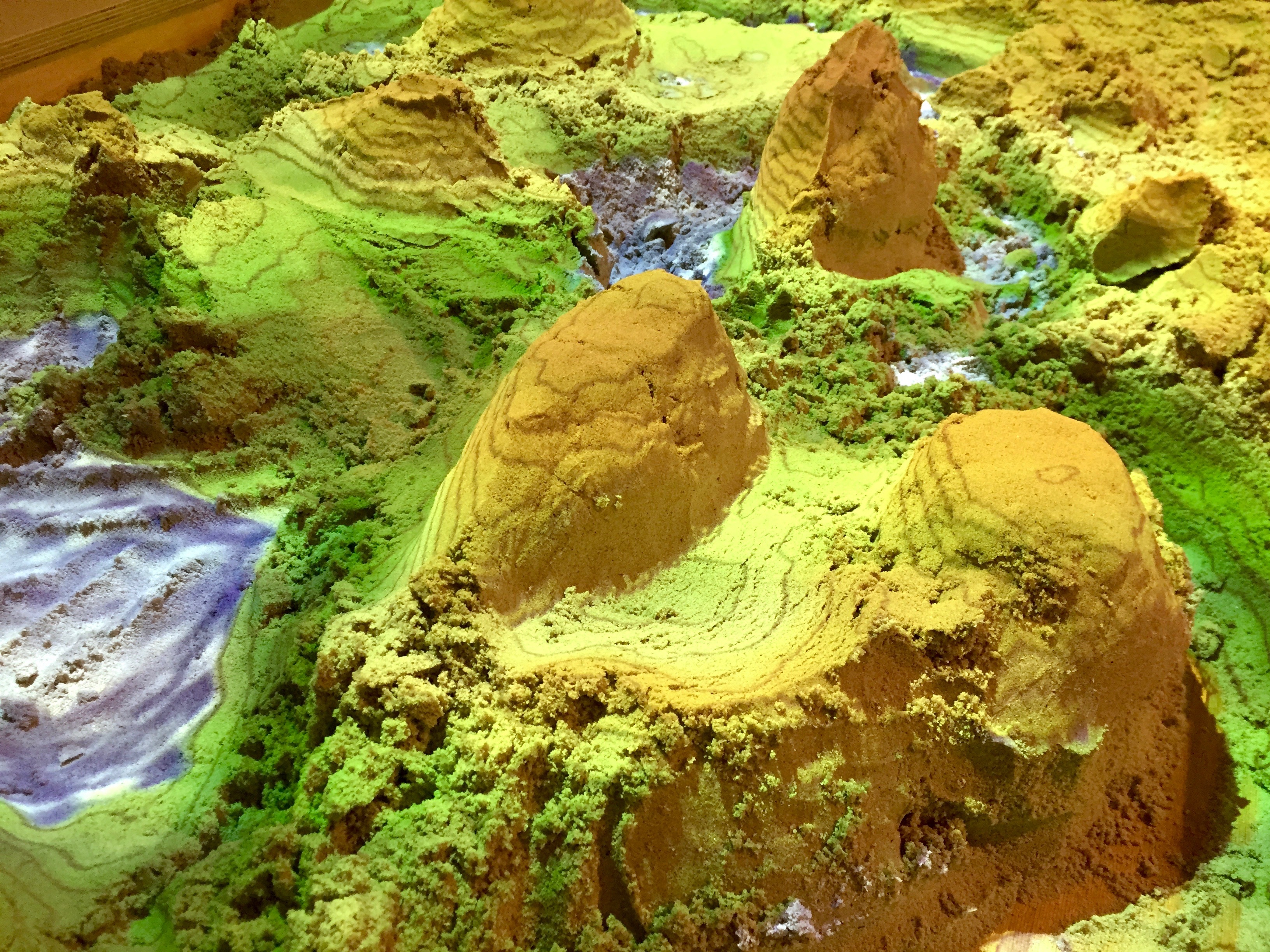 Image for De Augmented Reality zandbak in Huis van Hilde is terug van weggeweest! Vanaf nu permanent te bezoeken in Castricum.