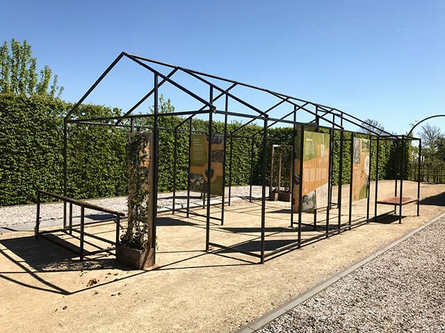 Image for Onze reizende tentoonstelling #Binnenstebuiten is vandaag neergestreken op het landgoed van #KasteelAssumburg in Heemskerk. #buitenplaatsen