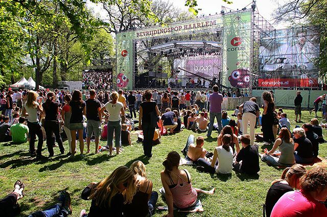 Image for 10 jaar geleden verzorgden wij voor het eerst de huisstijl van @bevrijdingspop. 5 jaar lang hebben we podia, signage, thematische activiteiten en drukwerk bedacht en ontworpen.Fijne Bevrijdingsdag!